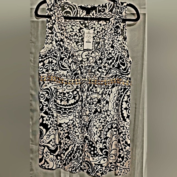 Express Tops - NWT. Beautiful design black and white tank